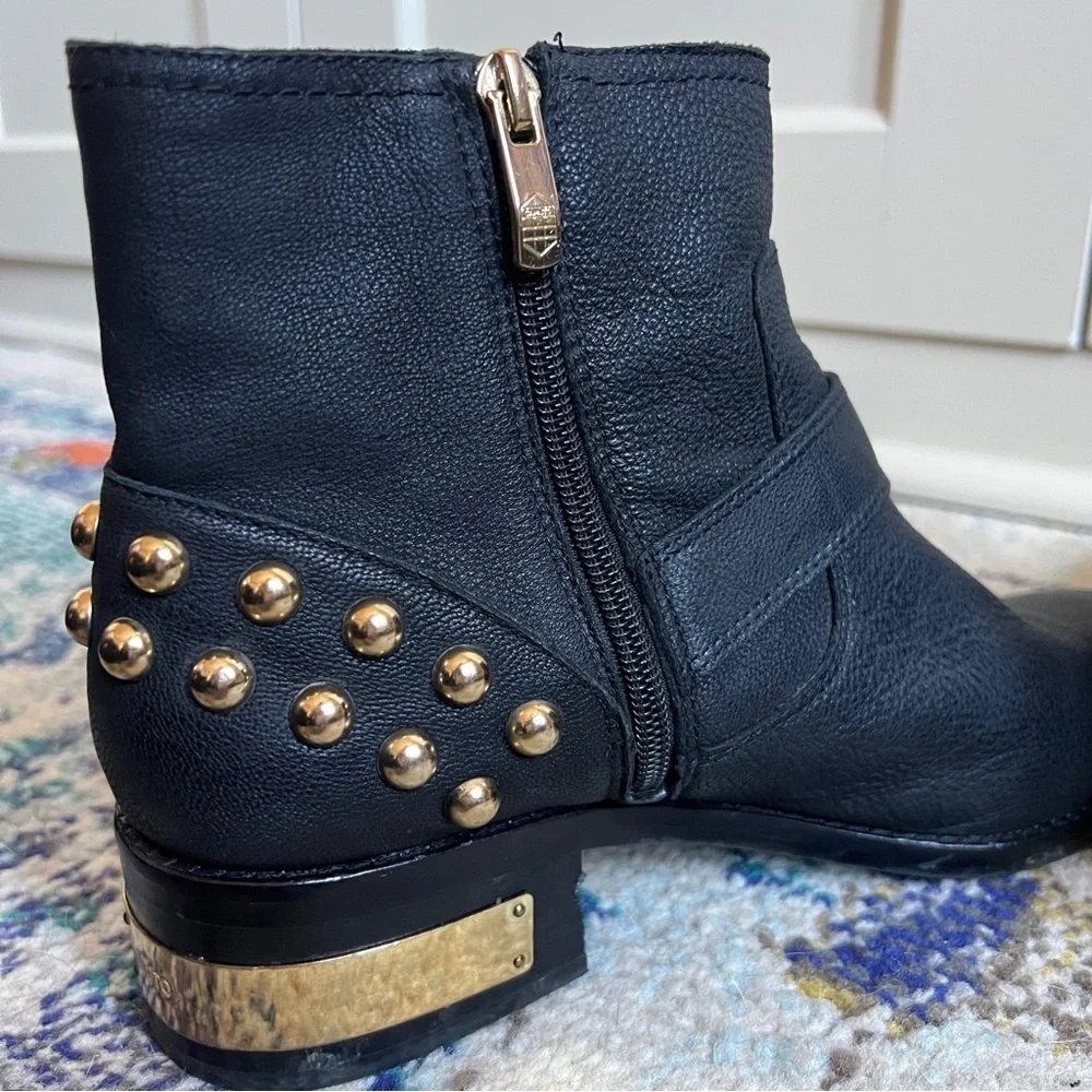 Vince Camuto Windetta Black Leather Studded Moto Ankle Boots size 9